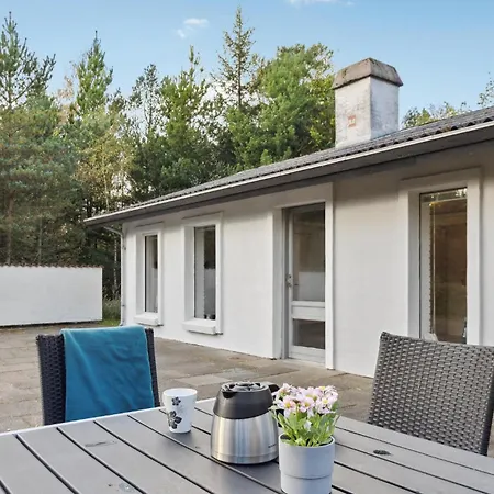 3 Bedroom Amazing In Prázdninový dům Ålbæk